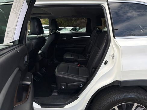 Used 2019 Toyota Highlander XLE image 28