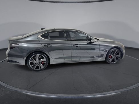 Used 2022 Genesis G70 3.3T RWD image 9