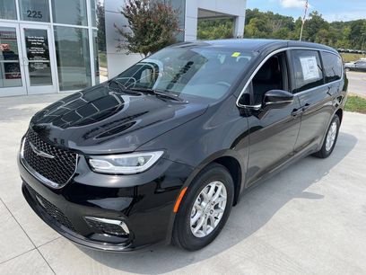 New 2026 Chrysler Pacifica Select
