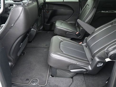 New 2026 Chrysler Pacifica Select image 37