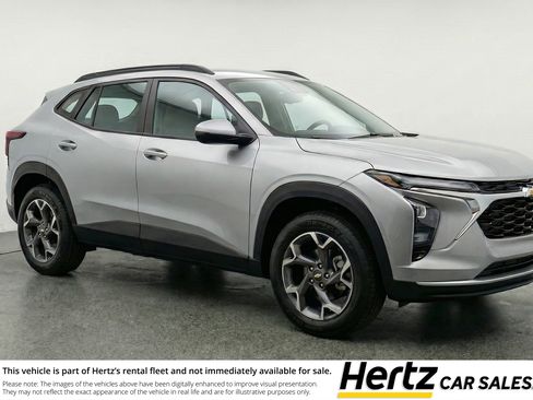 Used 2025 Chevrolet Trax LT FWD image 1