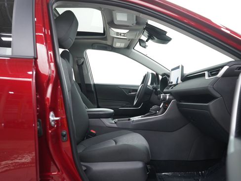 Used 2025 Toyota RAV4 XLE image 10
