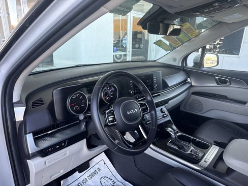 Used 2022 Kia Carnival LX FWD image 9