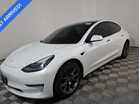 Used 2022 Tesla Model 3 Standard Range RWD image 1