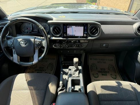 Used 2017 Toyota Tacoma TRD Off-Road w/ Tow Package (A/T) AWD/4WD image 24