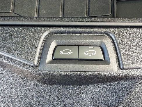 Used 2023 BMW X7 xDrive40i w/ Executive Package image 48