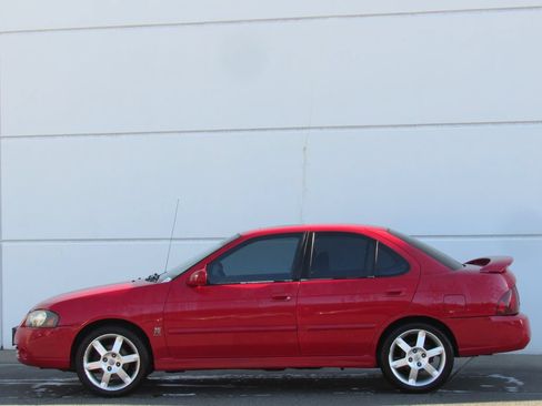 Used 2006 Nissan Sentra SE-R Spec V w/ (J01) Sunroof Pkg FWD image 4