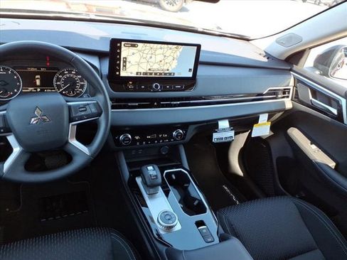 New 2026 Mitsubishi Outlander ES AWD/4WD image 7