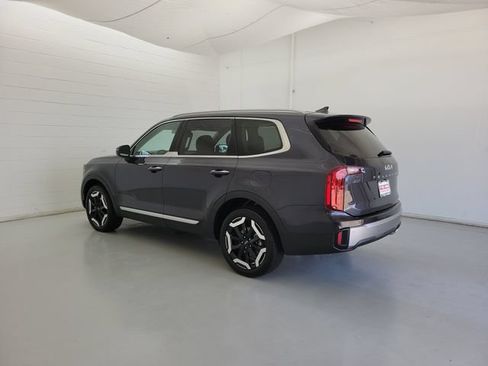 Used 2025 Kia Telluride S FWD image 7
