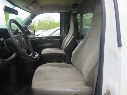 Used 2017 GMC Savana 3500 RWD image 12