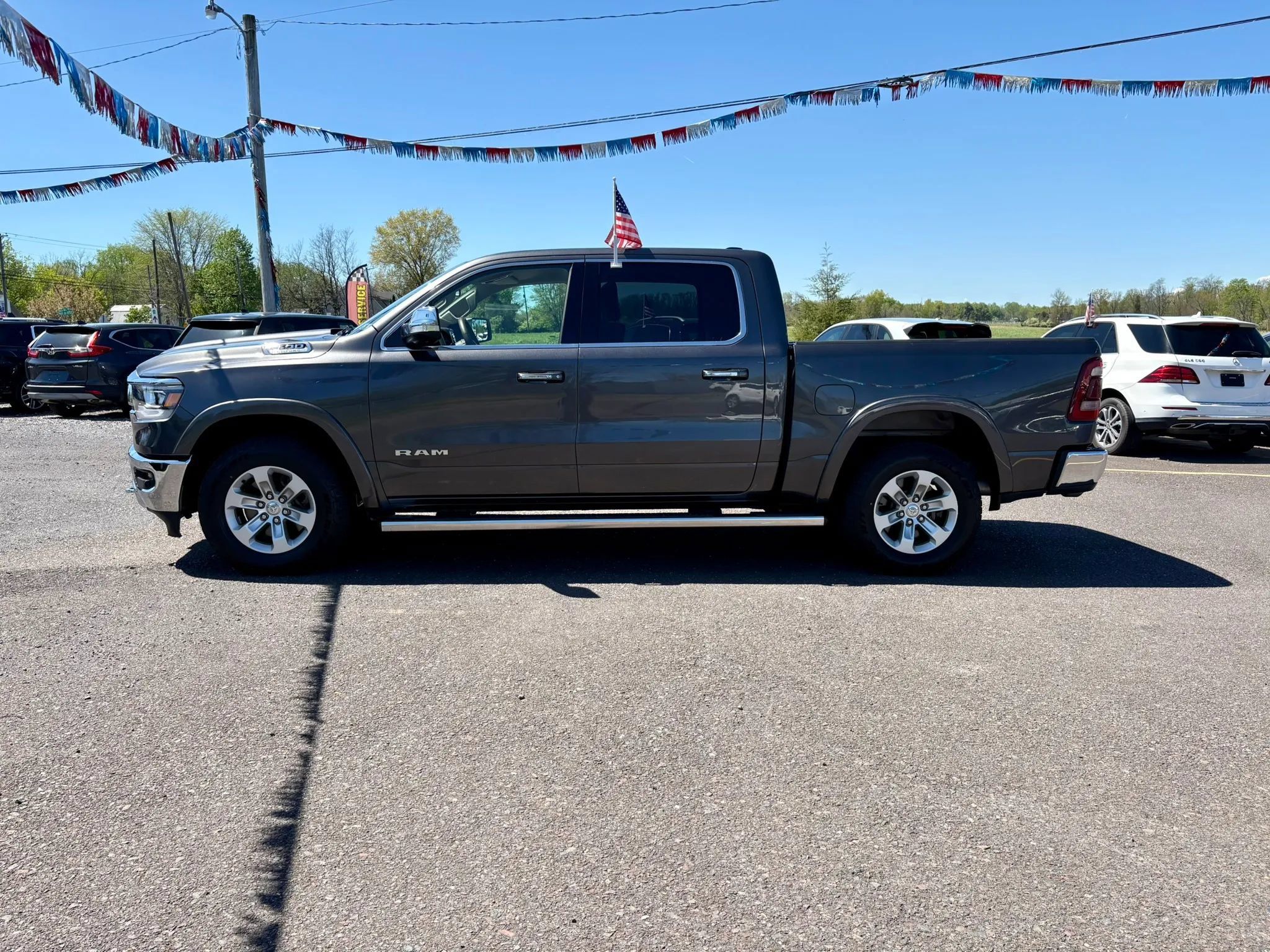 Used 2019 RAM 1500 Laramie AWD/4WD image 2