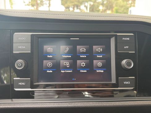 Certified 2023 Volkswagen Jetta SE w/ Panoramic Sunroof Package FWD image 21