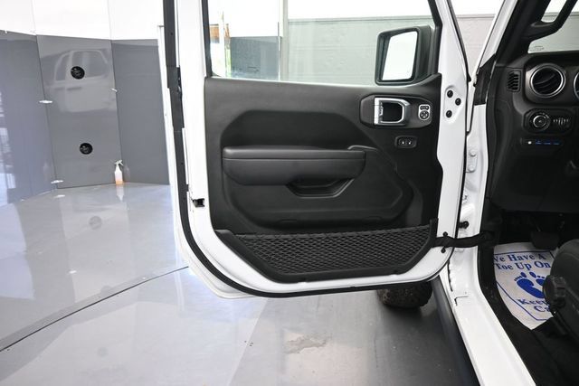 Used 2022 Jeep Wrangler Unlimited Rubicon 4xe AWD/4WD image 10