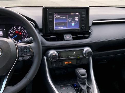 Used 2022 Toyota RAV4 XLE w/ Convenience Package image 7