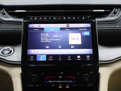 Used 2021 Jeep Grand Cherokee L Limited image 28