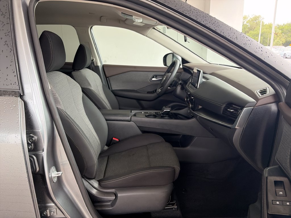 Used 2023 Nissan Rogue SV FWD image 25