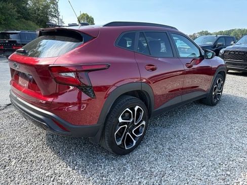 Used 2025 Chevrolet Trax RS w/ Sunroof Package FWD image 5