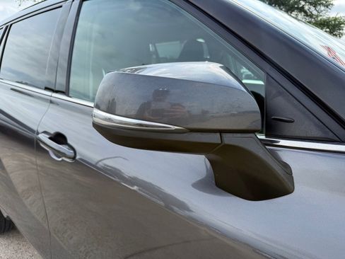 Used 2021 Toyota Highlander LE FWD image 10