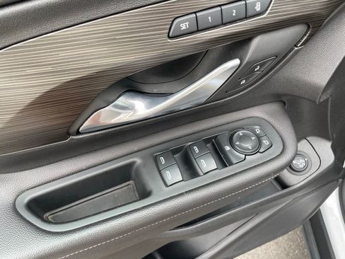 Used 2022 GMC Terrain SLT image 12