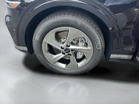 New 2026 Genesis GV70 2.5T Advanced AWD/4WD image 37