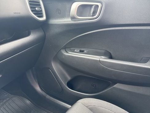 Used 2024 Hyundai Venue SEL FWD image 31