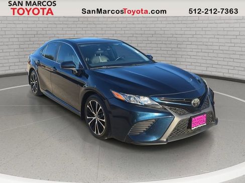 Used 2020 Toyota Camry SE image 3