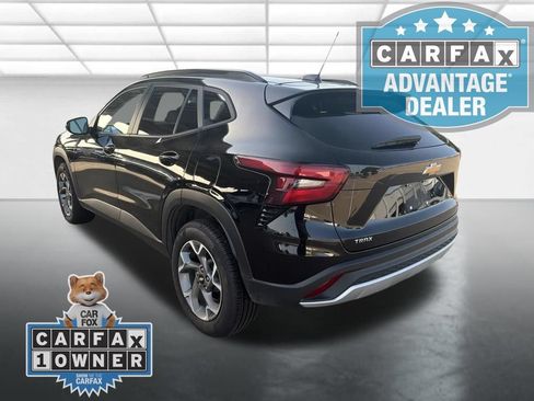 Certified 2025 Chevrolet Trax LT FWD image 4