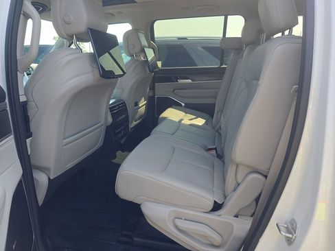 Used 2024 Jeep Wagoneer Series III w/ Premium Group I image 9