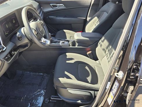 Certified 2025 Kia Sportage LX image 11