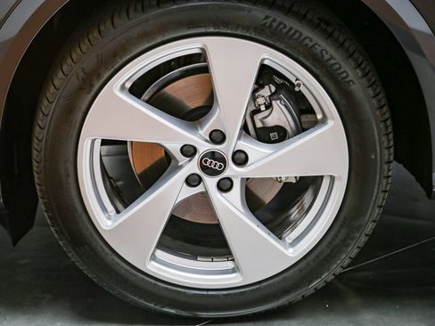 Certified 2025 Audi Q5 Prestige AWD/4WD image 10