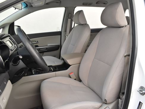 Used 2018 Kia Sedona L image 24