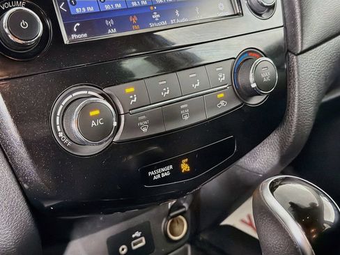 Used 2019 Nissan Rogue SV AWD/4WD image 15