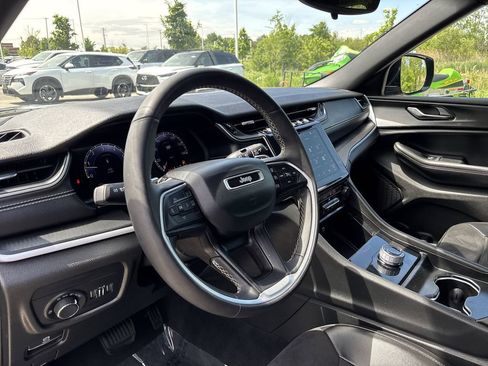 Used 2024 Jeep Grand Cherokee L Laredo AWD/4WD image 11