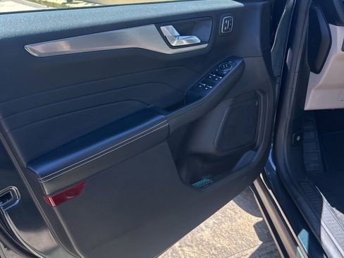 Used 2022 Ford Escape Titanium FWD image 1