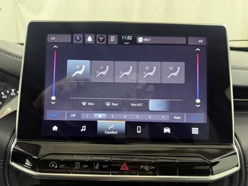 Used 2025 Jeep Compass Trailhawk AWD/4WD image 28