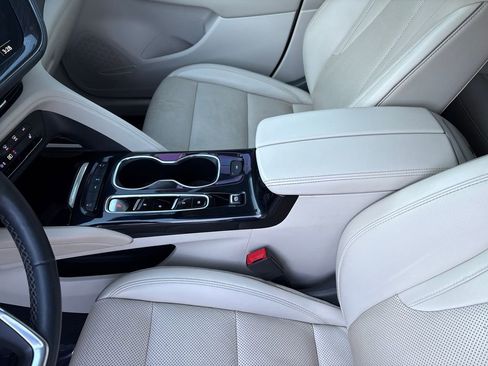 Used 2022 Buick Envision Essence w/ Safety Package image 30