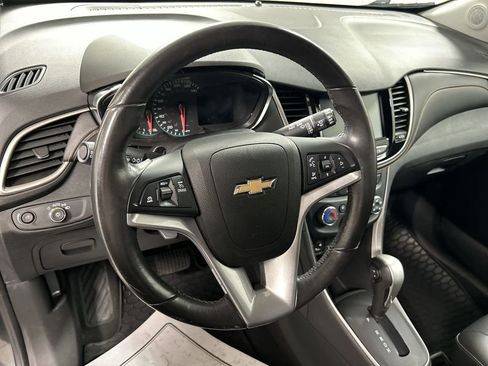 Used 2017 Chevrolet Trax LT w/ LT Convenience Package AWD/4WD image 4
