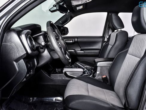 Used 2022 Toyota Tacoma TRD Sport image 15