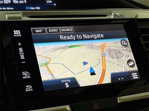 Used 2017 Honda Accord Touring image 3