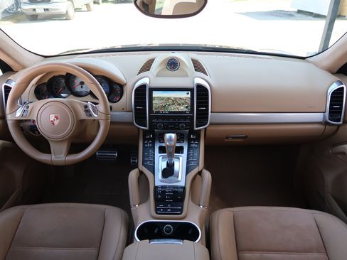 Used 2014 Porsche Cayenne GTS AWD/4WD image 11