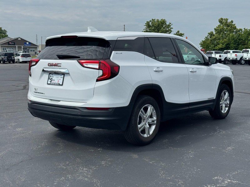 Used 2024 GMC Terrain SLE FWD image 3