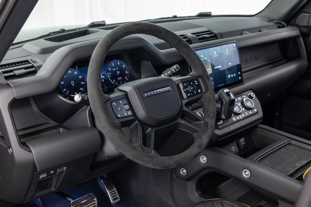 Used 2023 Land Rover Defender 110 V8 AWD/4WD image 40