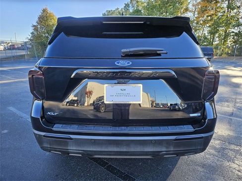 Used 2020 Ford Explorer XLT w/ Comfort Package image 6