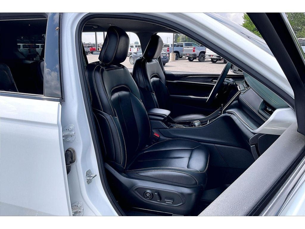 Used 2023 Jeep Grand Cherokee L Limited AWD/4WD image 8