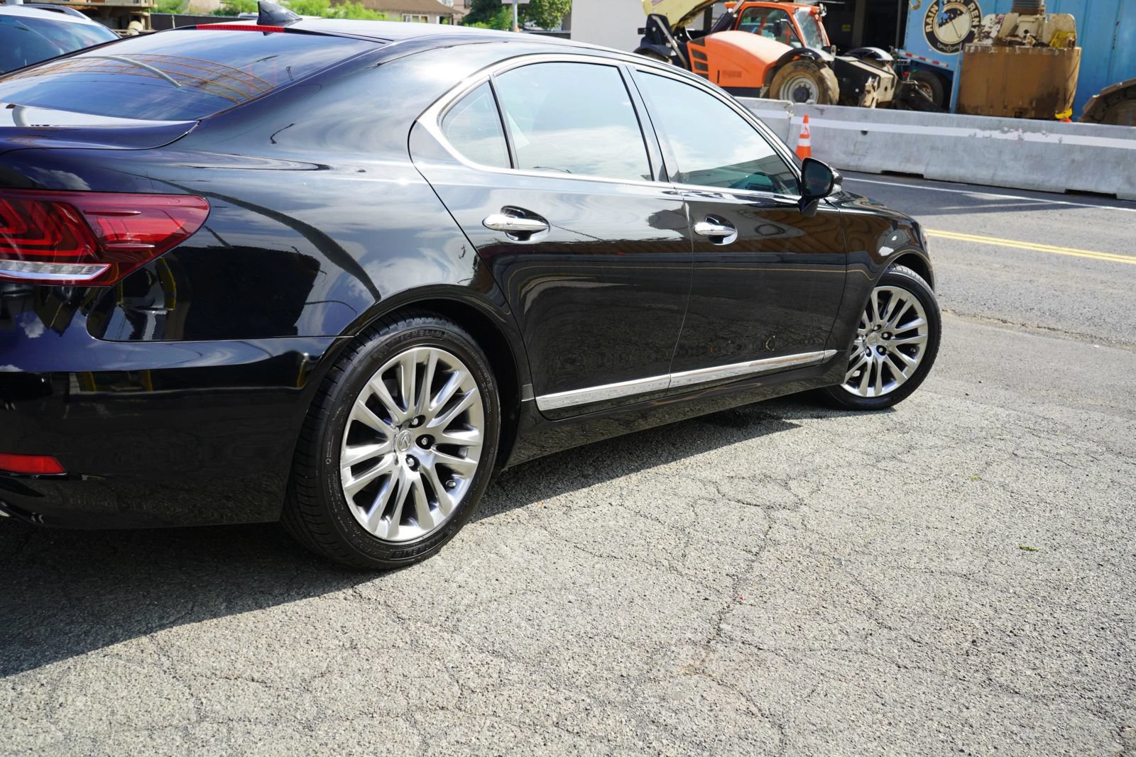 Used 2016 Lexus LS 460 RWD image 7