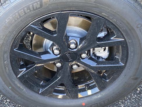 New 2026 Jeep Grand Cherokee Altitude image 5