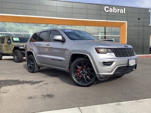Used 2018 Jeep Grand Cherokee Altitude image 2