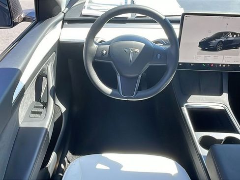 Used 2024 Tesla Model Y Long Range RWD image 12