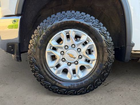 Used 2021 Chevrolet Silverado 3500 LT AWD/4WD image 9