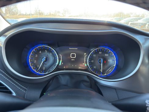 New 2026 Chrysler Pacifica Select FWD image 16